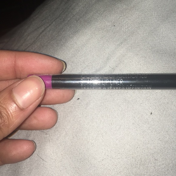 Lip liner - Picture 1 of 2